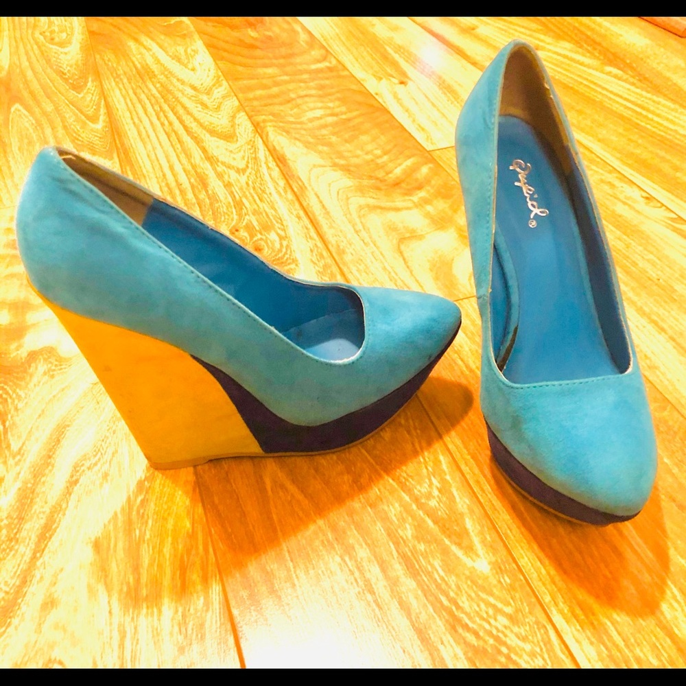 Color block suede platform wedges in size 5 1/2